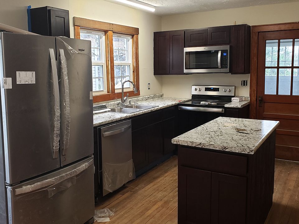 2nd image of 738 Pauline Ave
