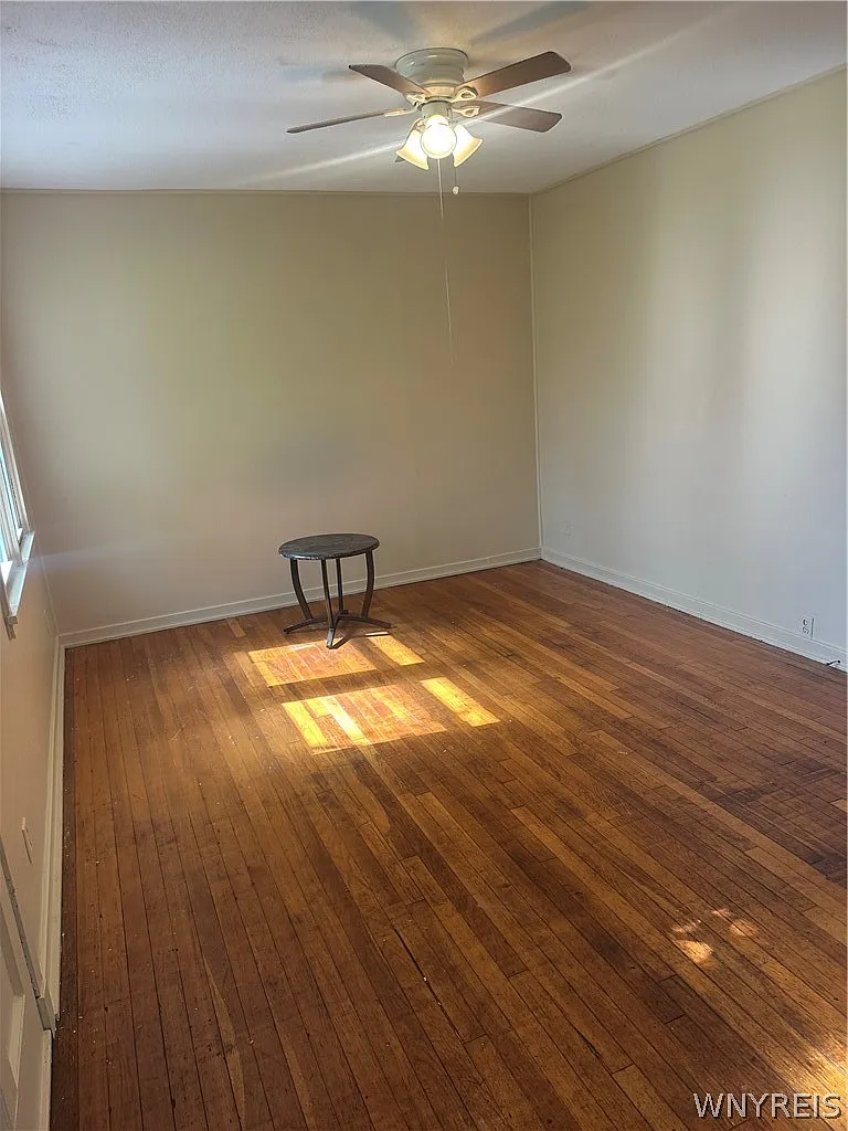 1 bed, 1.0 bath, 1402 sqft, $1,000 — Photo 2