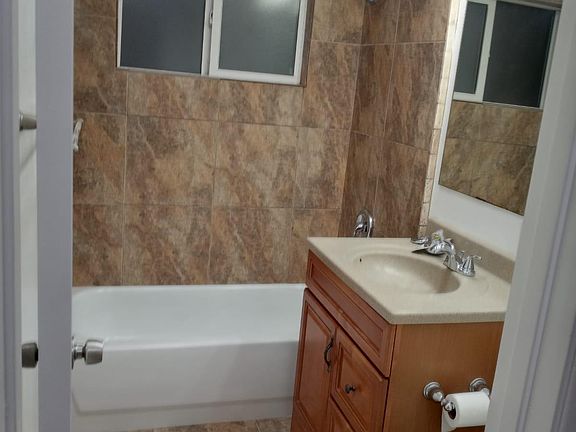 4th image of 4654 33rd St Unit 25