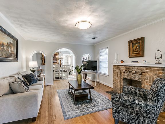 3rd image of 6827 Vivian Ave