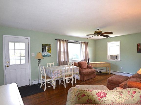 Family room - Entrance door view