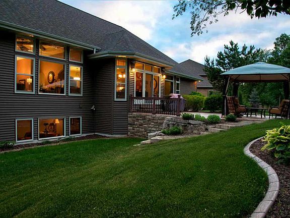 2nd image of 2869 Creekwood Cir