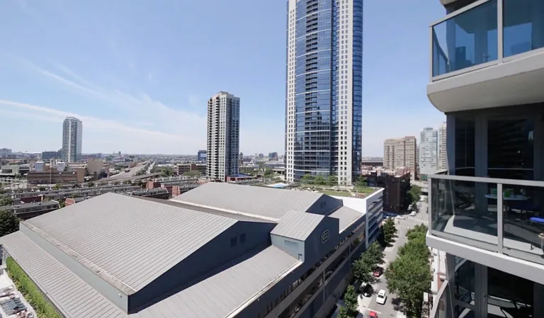 351 W Hubbard St — Photo 10