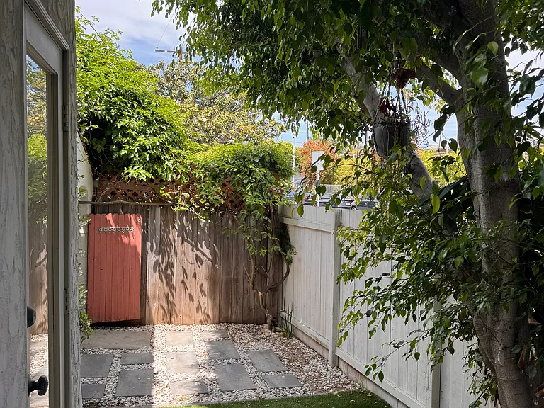 245 7th Ave — Photo 18