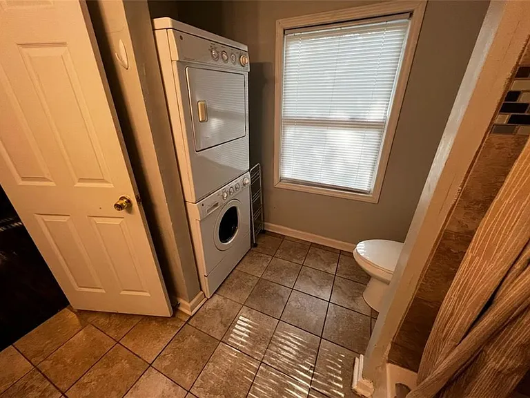 1059 Hampton St NW — Photo 22