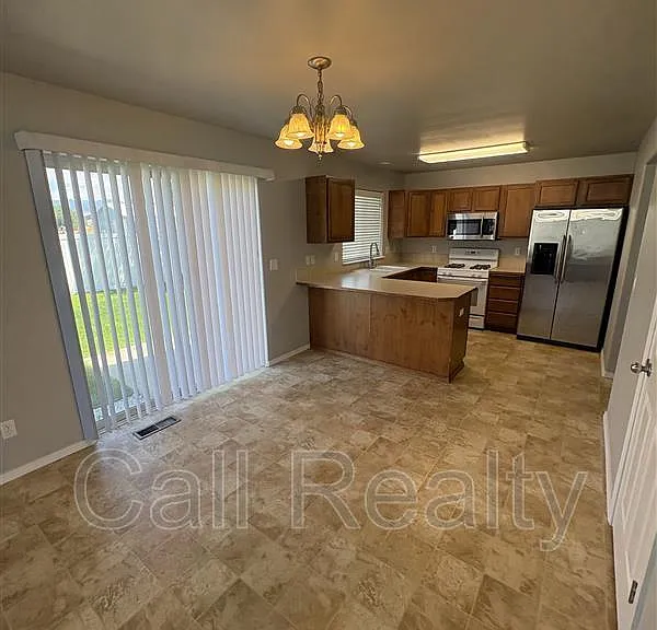1814 N Arc St — Photo 3