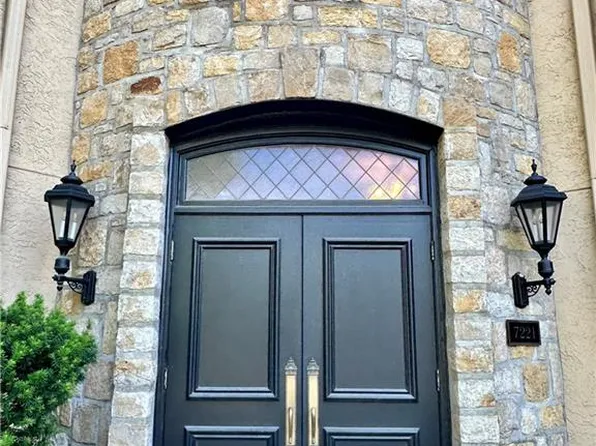 7221 Mission Rd APT 211, Prairie Village, KS 66208
