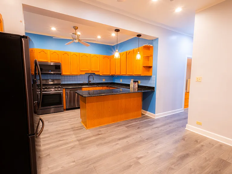 7250 S King Dr #1 — Photo 9