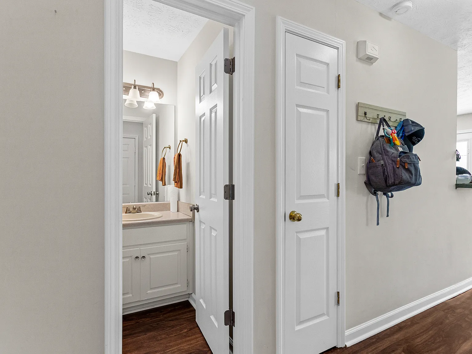 3 bed, 2.5 bath, 1834 sqft, $2,500 — Photo 3