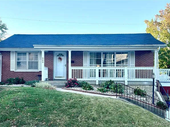 909 Pettus Pl, Saint Charles, MO 63301