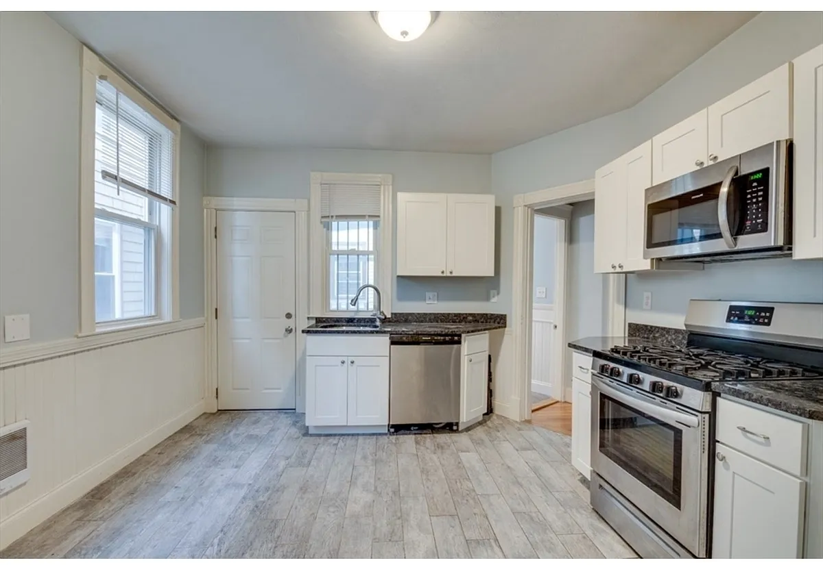 Building Photo - 37 Taft St #1