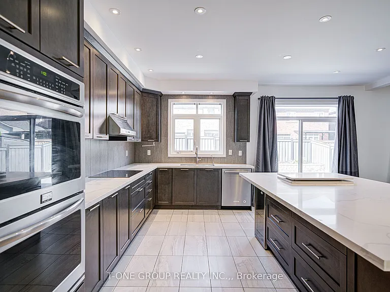 60 Lewis Ave — Photo 18