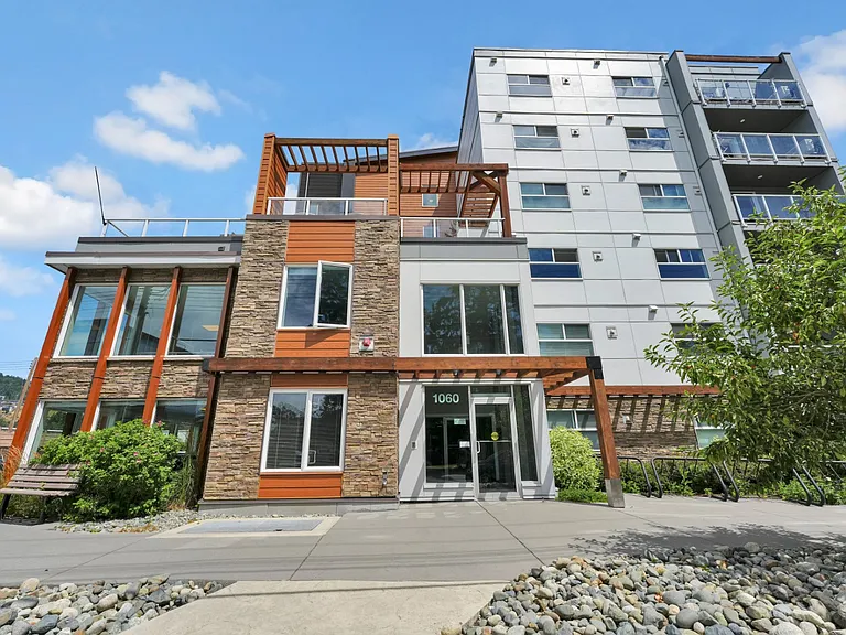 1060 Goldstream Ave — Photo 29