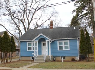 689 Bent St, Elgin, IL 60120