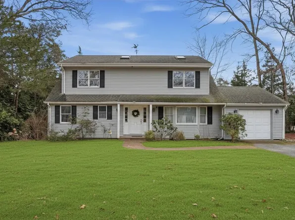 55 Leafy Way, Aquebogue, NY 11931