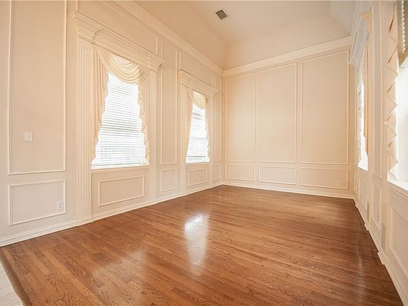 2nd image of 2713 Farmland Dr