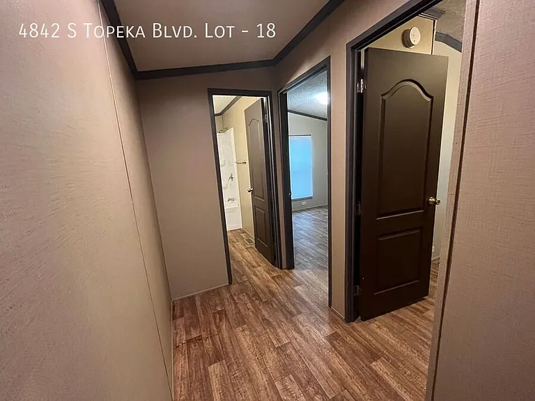 4842 S Topeka Blvd #18 — Photo 7