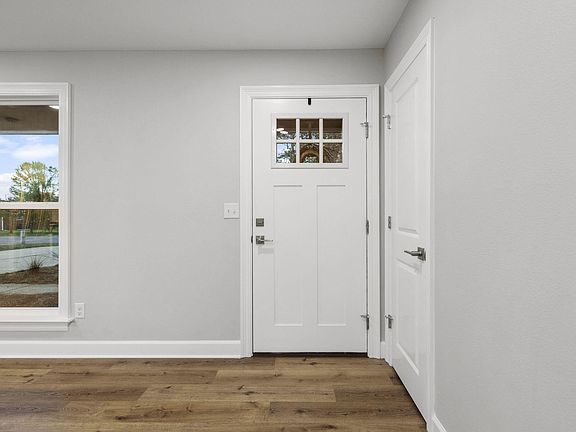 3rd image of 304 Biscayne Ln