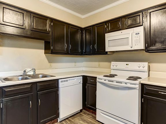 3rd image of 6918 Glen Errol Way