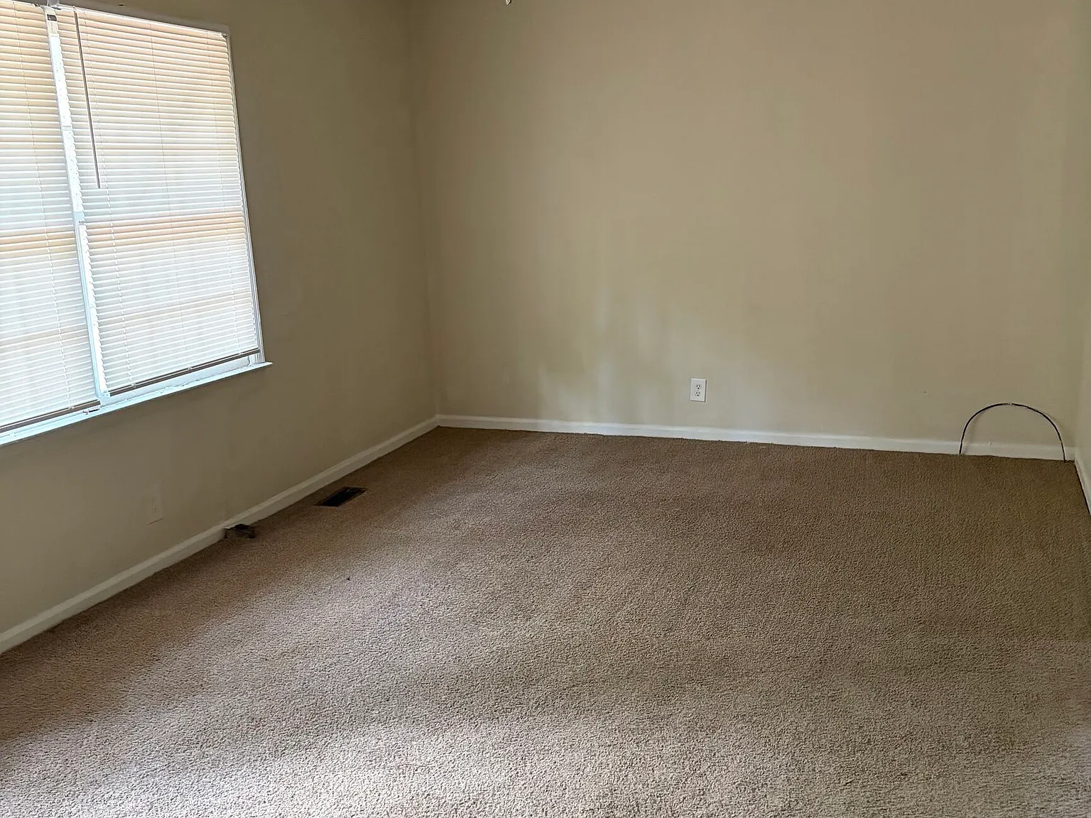 2 bed, 1.0 bath, $1,000 — Photo 2