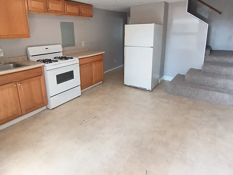 1541 W 3rd St — Photo 1