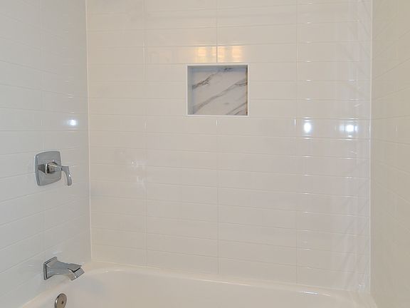 5th image of 1117 Montello Ave NE