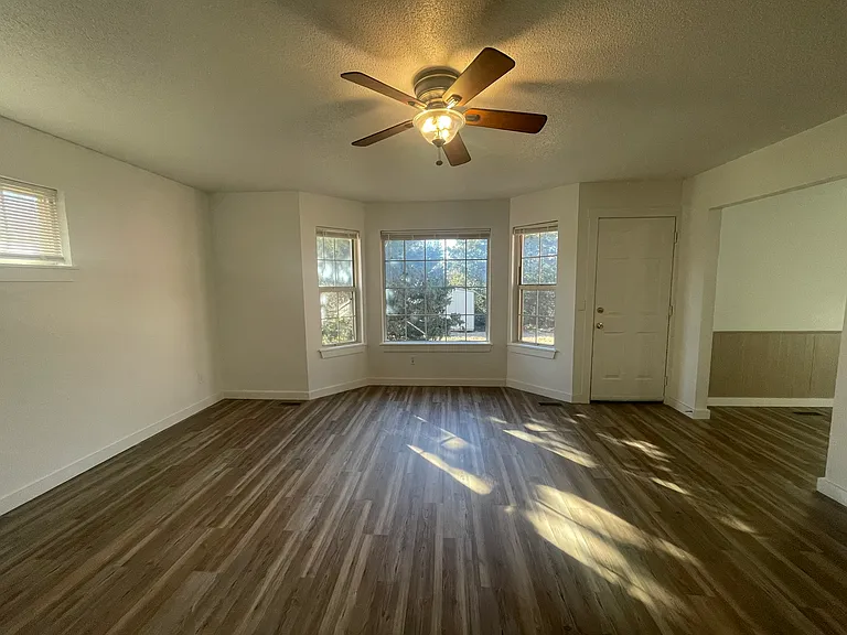 2505 Cherokee Dr — Photo 6