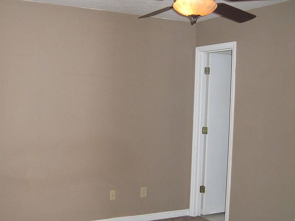 3rd image of 527 Bellwood St