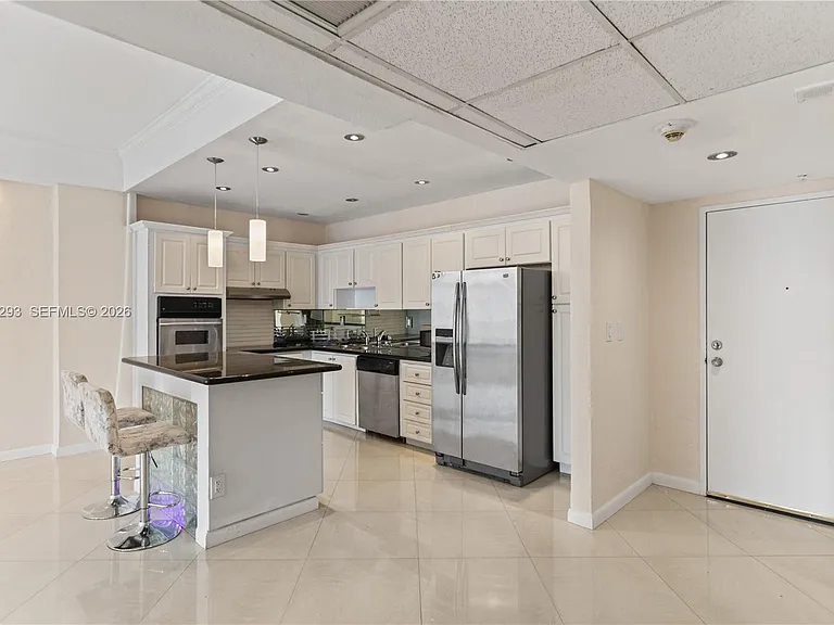 19390 Collins Ave #17 — Photo 6