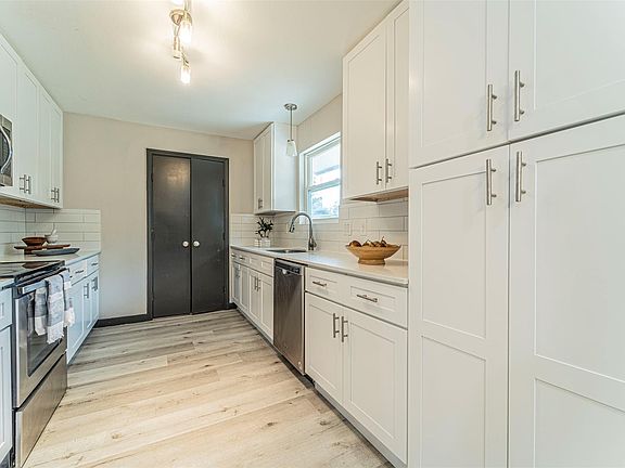 4th image of 1741 Palisades Dr