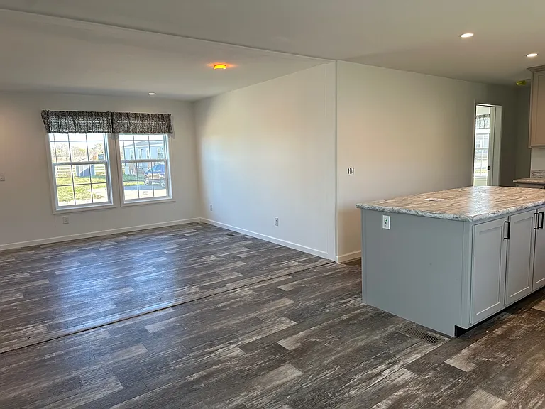 311 E 36th Pl — Photo 9