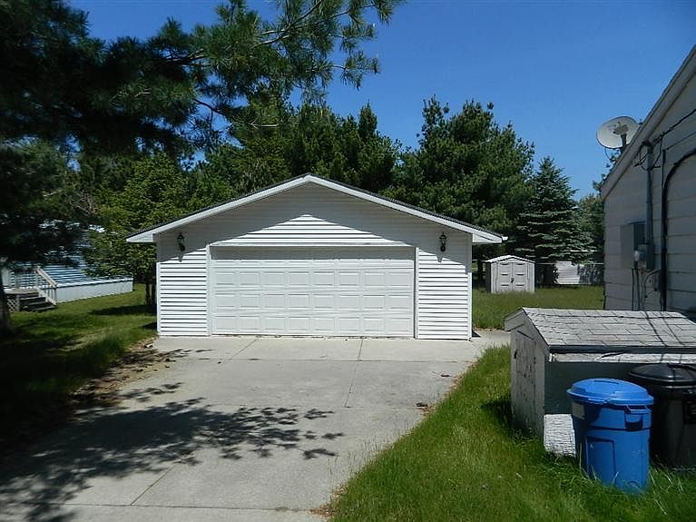 2nd image of 8077 Knight Dr