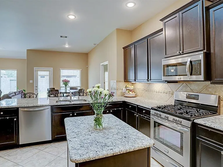 4411 Eclipse Park Ct — Photo 16
