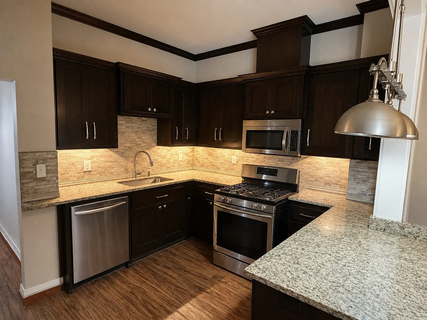 4 bed, 2400 sqft, $640 — Photo 3