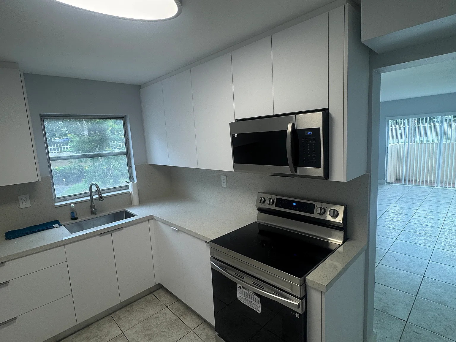 1 bed, 1000 sqft, $1,950 — Photo 2