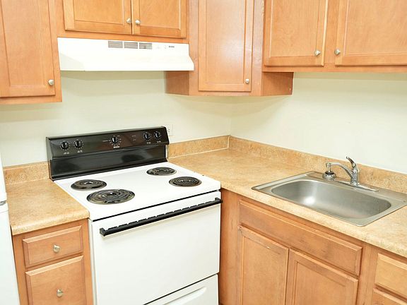 5th image of 2206 N Berkshire Rd APT 3