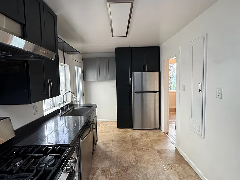 1071 De Haro St — Photo 16