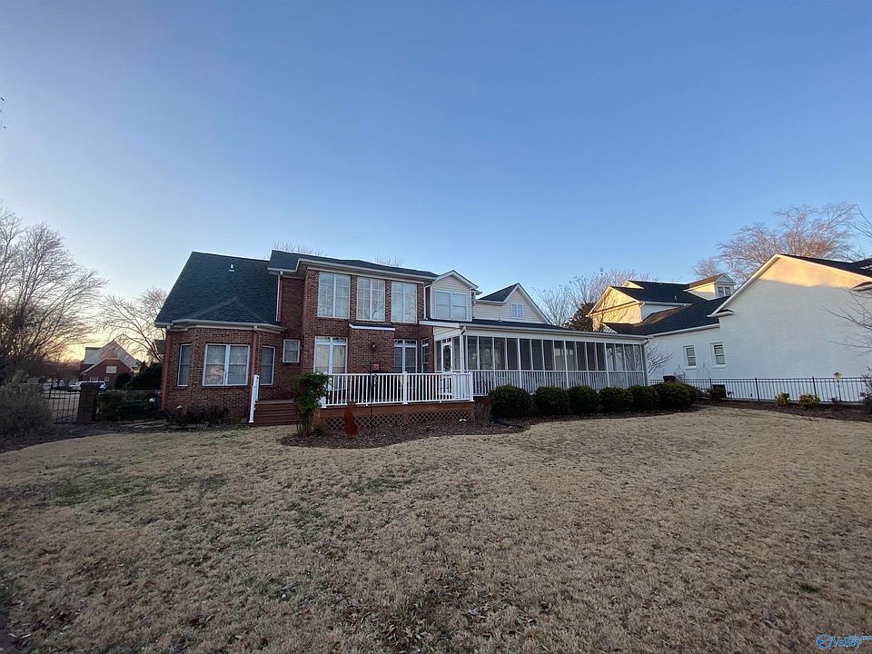 2nd image of 3017 Lake Hampton Dr SE