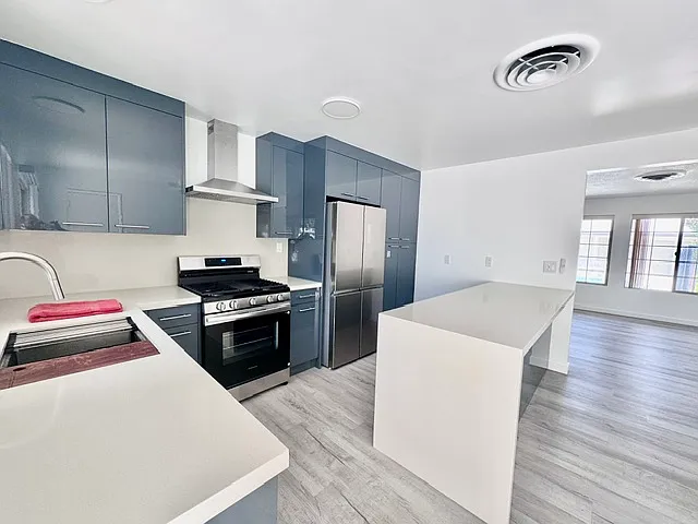 Open kitchen