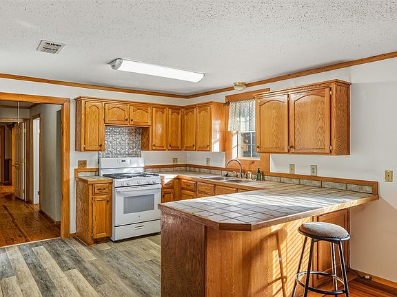 4th image of 257 Harrison Rd