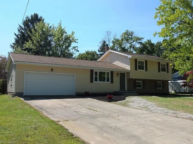 2930 Greenridge Rd photo 1