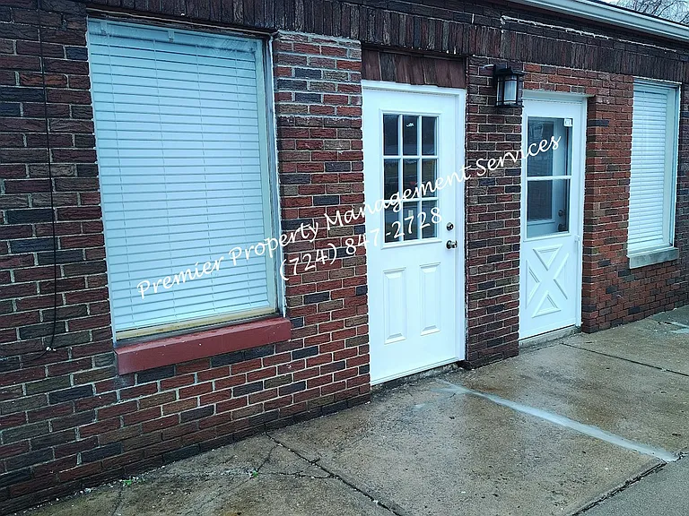 906 Clyde St — Photo 2
