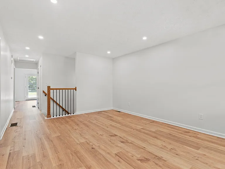599 Buckingham Ln — Photo 6