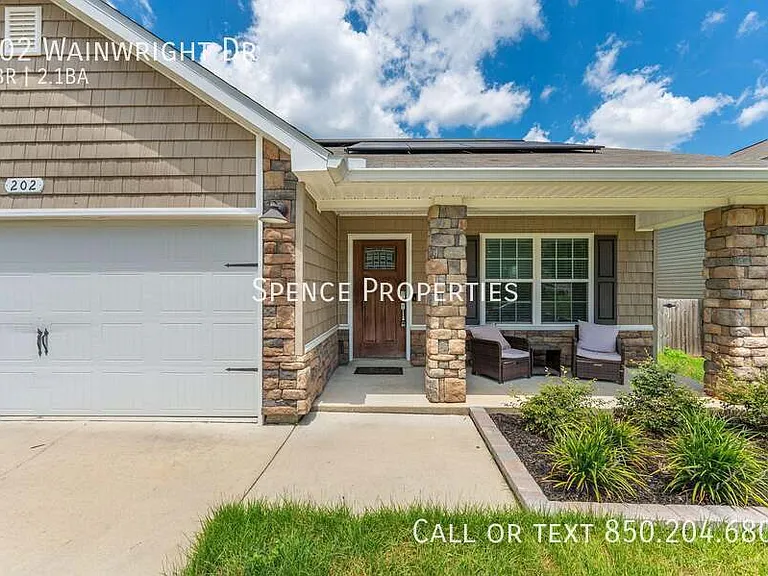 202 Wainwright Dr — Photo 2