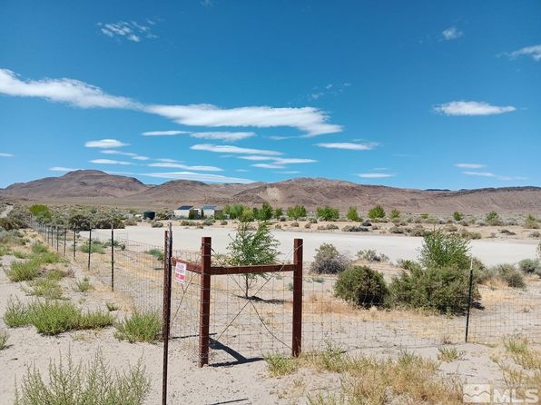 9850 Via Camino St, Silver Springs, NV 89429