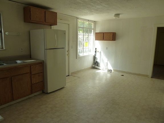 2nd image of 1000 Los Robles Blvd
