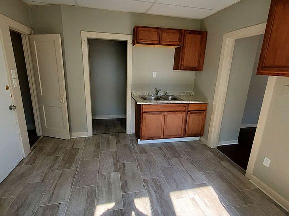 4th image of 2203-2205 W Melvina St #2203