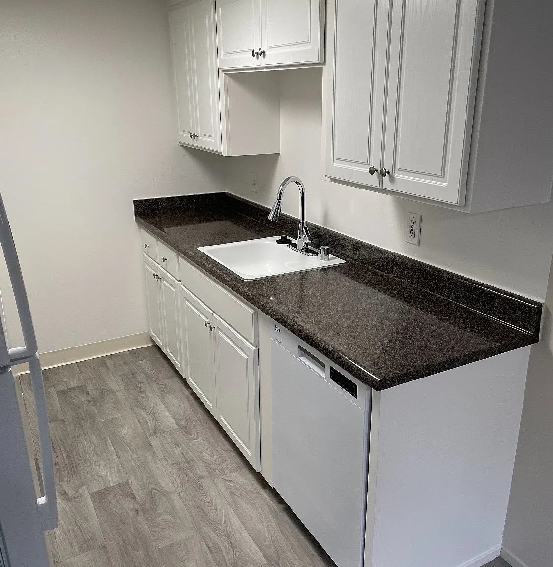 Carmel Court Apts — Photo 3