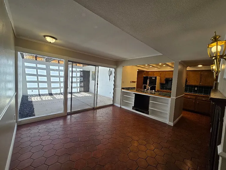 3030 El Camino Ave — Photo 10
