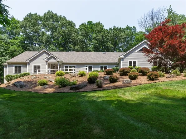 3 Pine Knoll Dr, Atkinson, NH 03811